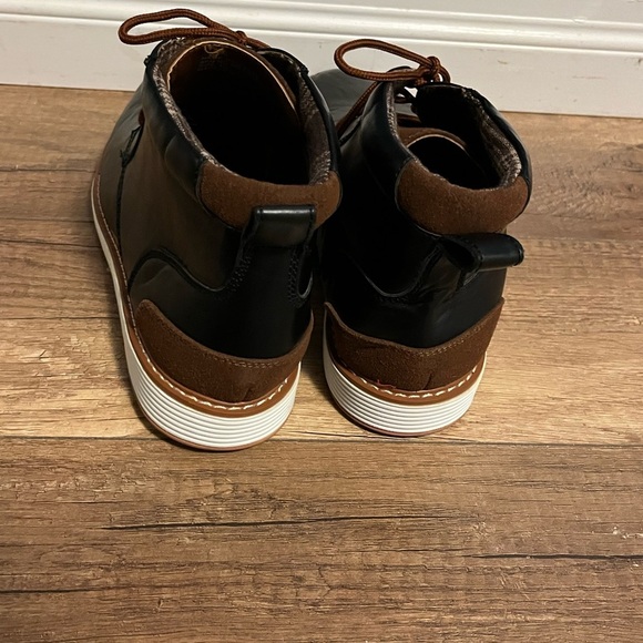 Stylish Black and Brown Leather Boots - Picture 3 of 7